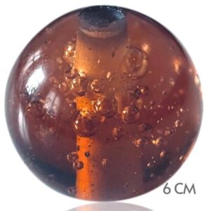 Flot apotekerbrun glaskugle med bobler. Passer til den store kuglestage. 6 cm i diameter.