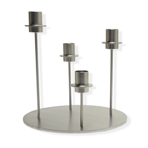 ORBIS lysestage i børstet stål med rund base og minimalistisk design.