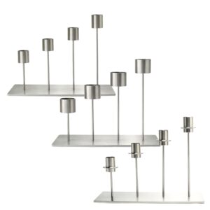 RECKTA lysestage i børstet rustfrit stål med aflang base og 4 stager. Modulopbygget bordlysestage, hvor du vælger top og kugler efter eget udtryk.