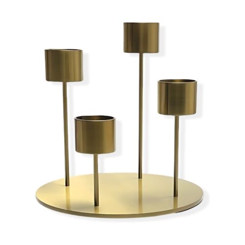 Elegant messingstage fra My-Candle med fleksibel designmulighed og dekorative kugler.
