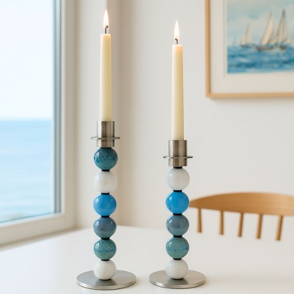 Kuglestagesæt i blå og hvide farver. Byg-selv lysestager